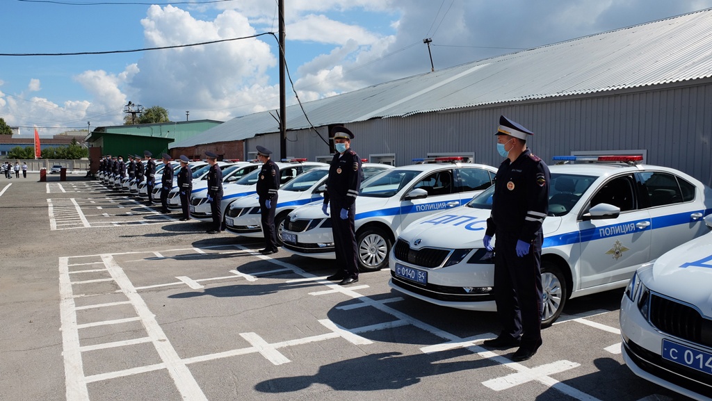 Новосибирск сотрудник дпс. Полк ДПС ГИБДД Новосибирск. Автопарк ДПС Новосибирск. Батальон ГИБДД Новосибирск. Шкода ДПС.